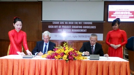 Hợp tác với Pháp nâng chất lượng chăm sóc điều trị vết thương - 2