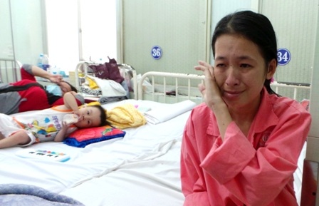 
Chị Nương đang chiến đấu với bệnh tật trong cảnh nghèo và quay quắt nỗi nhớ con
