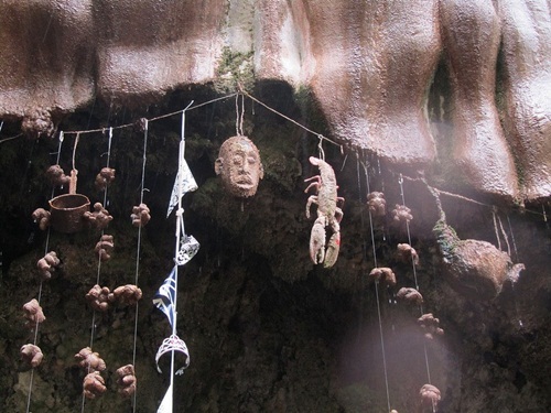 Kỳ lạ hang động có khả năng "biến" mọi thứ thành đá - 2 Kỳ lạ hang động có khả năng "biến" mọi thứ thành đá - 2