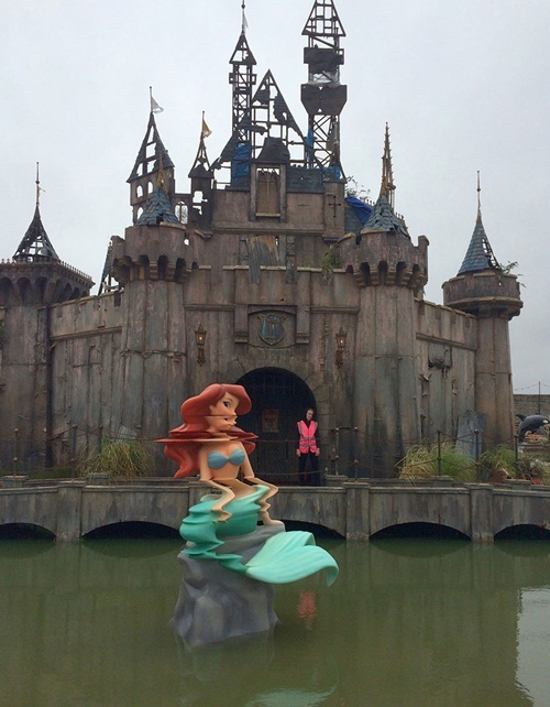 Tới thăm “phiên bản lỗi” của công viên giải trí Disneyland - 1 Tới thăm “phiên bản lỗi” của công viên giải trí Disneyland - 1