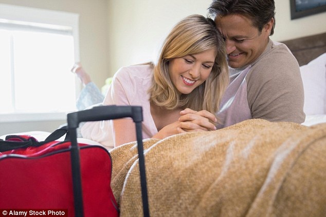 Sex giúp làm giảm chứng sợ hãi khi đi máy bay - 2 Sex có thể là phương pháp trị liệu khá hiệu quả, giảm căng thẳng thần kinh.