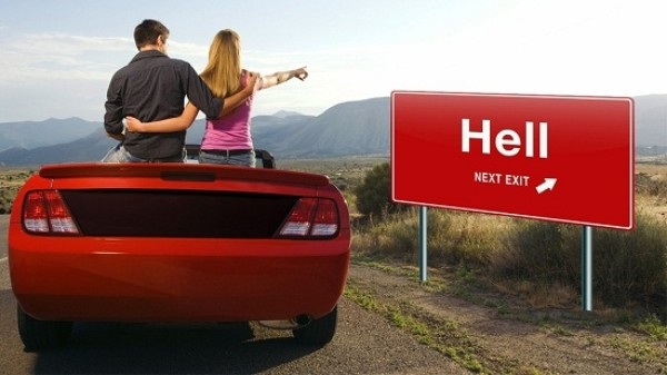 Một trong những ngôi làng ở Na Uy có tên là Hell (địa ngục). Thực chất, tên gọi của làng được lấy từ chữ “Hellir”, một từ của Bắc Âu mang ý nghĩa “vách đá, hang động”.