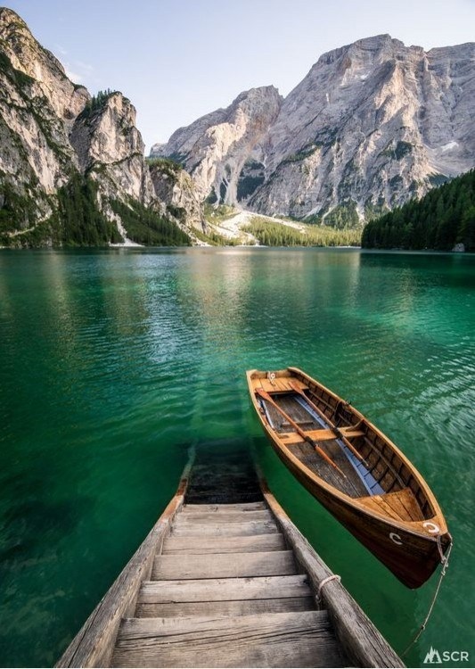 Việt Nam có đại diện trong Top ảnh đẹp chung kết của National Geographic - 9 Hồ Braise, Italy trong veo nhìn thấu đáy. Tác phẩm của nhiếp ảnh gia S. Rich