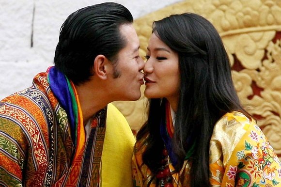 Chuyện tình “nàng lọ lem” với ông vua điển trai ở xứ sở hạnh phúc - 4 Giây phút ngọt ngào của cặp đôi