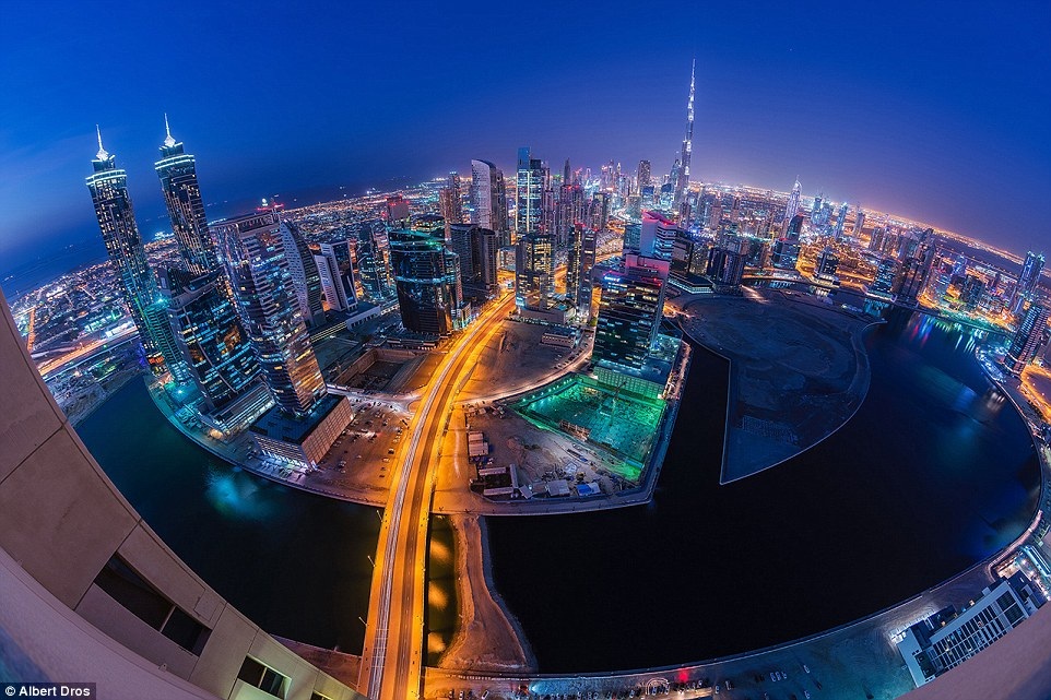 "Nghẹt thở" trước vẻ lộng lẫy tráng lệ của Dubai về đêm - 1 "Nghẹt thở" trước vẻ lộng lẫy tráng lệ của Dubai về đêm - 1
