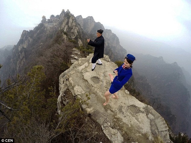 Nữ tiếp viên hàng không xinh đẹp tập kungfu trên núi cao - 2 Địa điểm luyện tập là đỉnh núi Lão Quân, nơi cao hơn so với mực nước biển gần 2000m