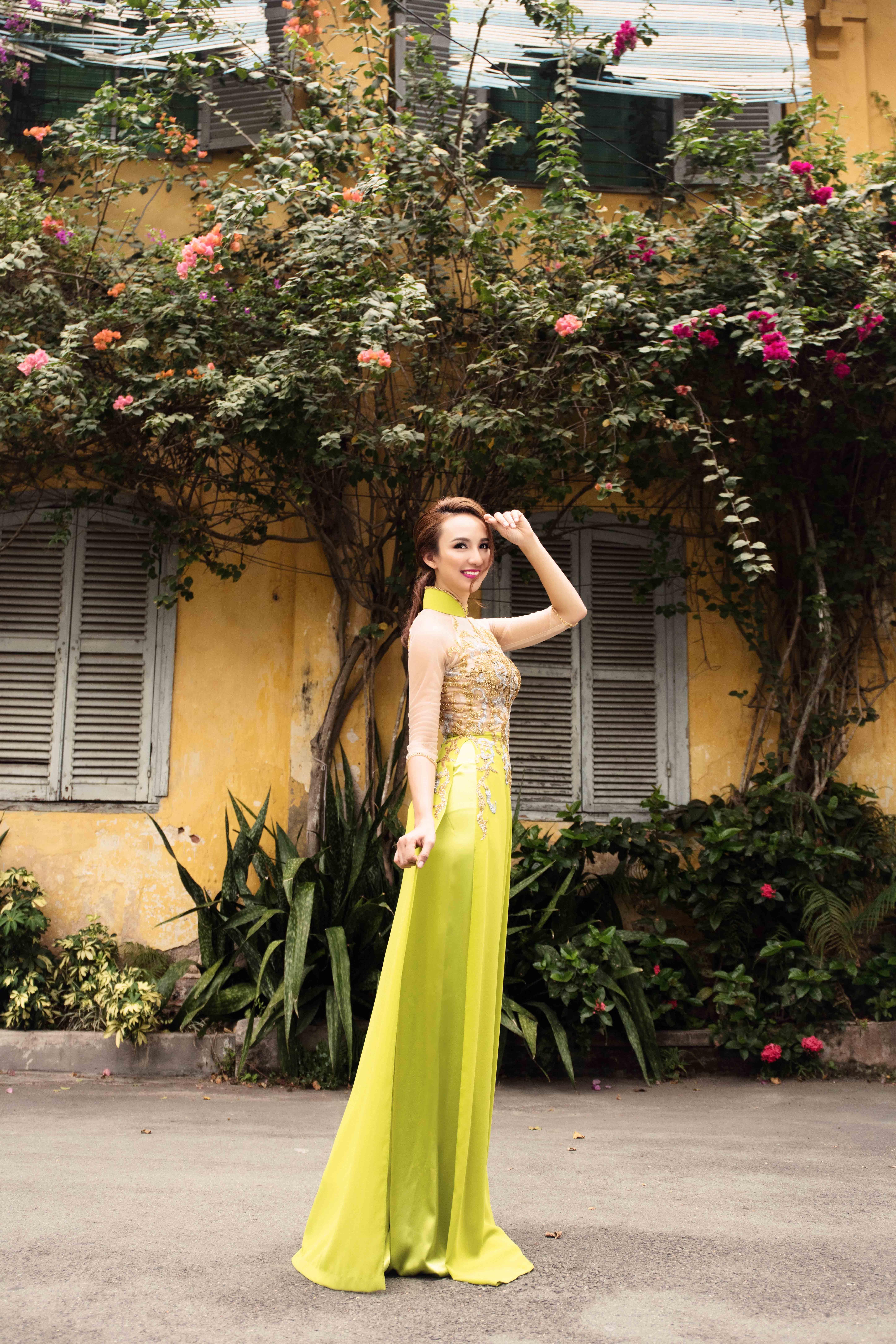 Hoa hậu Du lịch Ngọc Diễm duyên dáng trong tà áo dài - 10 Hoa hậu Du lịch Ngọc Diễm duyên dáng trong tà áo dài - 10