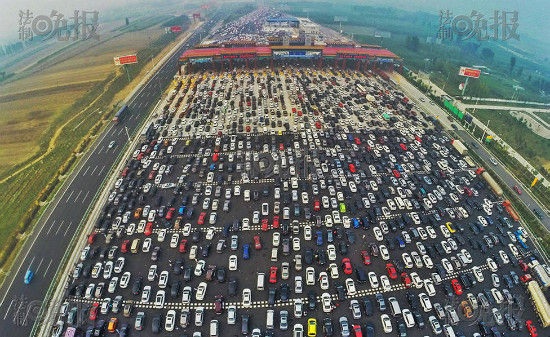 Cảnh tắc đường ngạt thở ở nhiều đô thị lớn trên thế giới - 5 Tắc 50 làn tại cửa ngõ vào thủ đô Bắc Kinh
