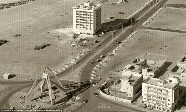 Ngỡ ngàng với hình ảnh "làng chài nhỏ" Dubai cách đây hơn nửa thế kỷ - 8 Tháp đồng hồ ở Dubai