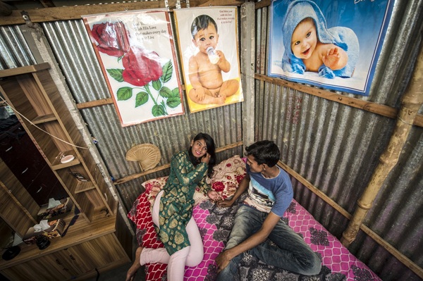 Số phận những cô gái bán hoa trong nhà thổ lâu đời nhất Bangladesh - 8
Asma là một trong những cô gái được sinh ra ngay tại khu nhà thổ này