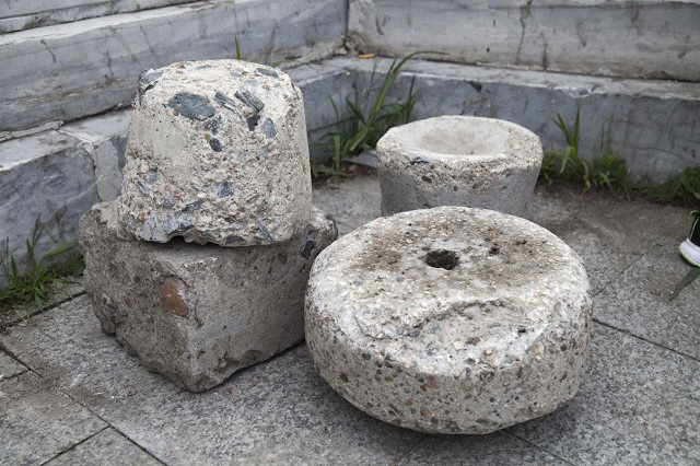 Giảm 30kg nhờ đội đá lên đầu hàng ngày - 4 Ban đầu, ông chỉ đúc khối xi măng nặng 15kg, sau đó tăng dần lên tới 40kg