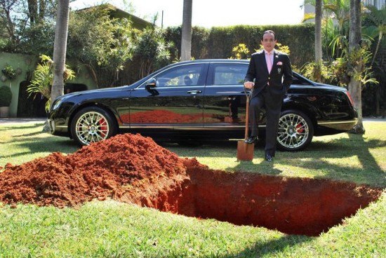 Vị đại gia người Brazil với ý tưởng chôn siêu xe cùng bản thân khi ông qua đời