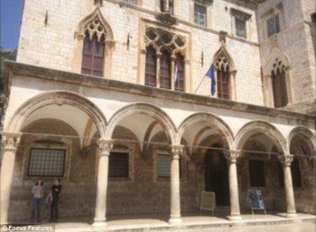 Chú rể gẫy chân, cặp đôi tổ chức đám cưới... trong bệnh viện - 2 Cung điện Sponza ở Dubrovnik, Croatia, là nơi cặp đôi người Anh dự kiến sẽ tổ chức đám cưới