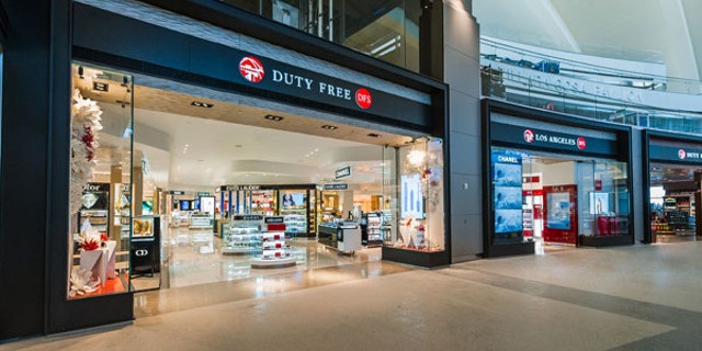 Khách Trung Quốc bị bắt vì tát nhân viên bán hàng - 1 Cửa hàng miễn thuế ở sân bay quốc tế tại Los Angeles, Mỹ