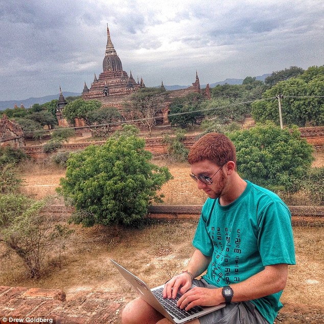Phượt thủ 25 tuổi chia sẻ kinh nghiệm tới 70 nước - 8 Anh cho biết, Myanmar là một trong những nơi có đường truyền internet chậm nhất