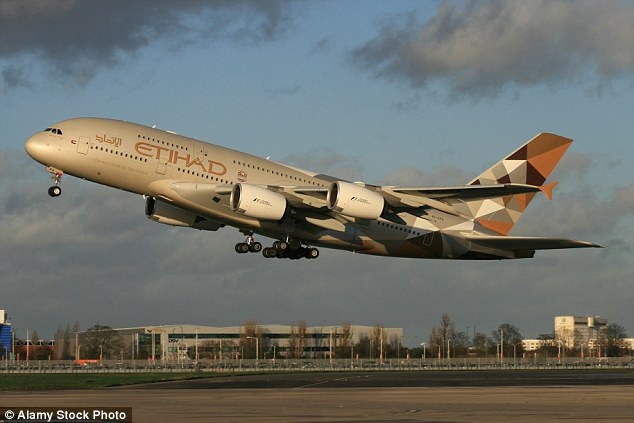 "Giật mình" với chuyến bay đắt đỏ nhất hành tinh - 6 Chiếc Airbus A380 của hãng hàng không Etihad