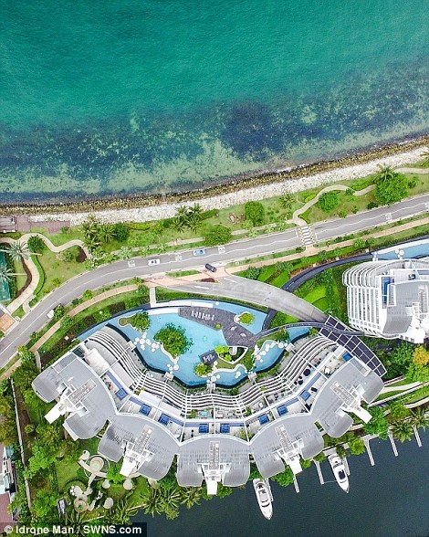 Ngắm Singapore "rất lạ" nhìn từ trên cao - 5 Những ngôi nhà ven biển ở Sentosa Cove.