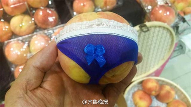 “Đào mặc nội y” tiếp tục gây sốt ở Trung Quốc - 2 Ý tưởng được đưa ra khi chủ cửa hàng nhận thấy vẻ ngoài của trái đào khá giống với vòng 3 của người phụ nữ