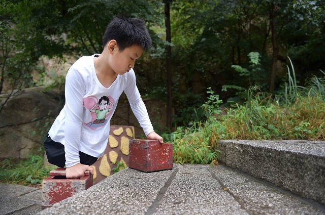 Dân mạng xúc động hình ảnh cậu bé 11 tuổi cụt 2 chân vẫn chinh phục núi cao - 6 Dân mạng xúc động hình ảnh cậu bé 11 tuổi cụt 2 chân vẫn chinh phục núi cao - 6