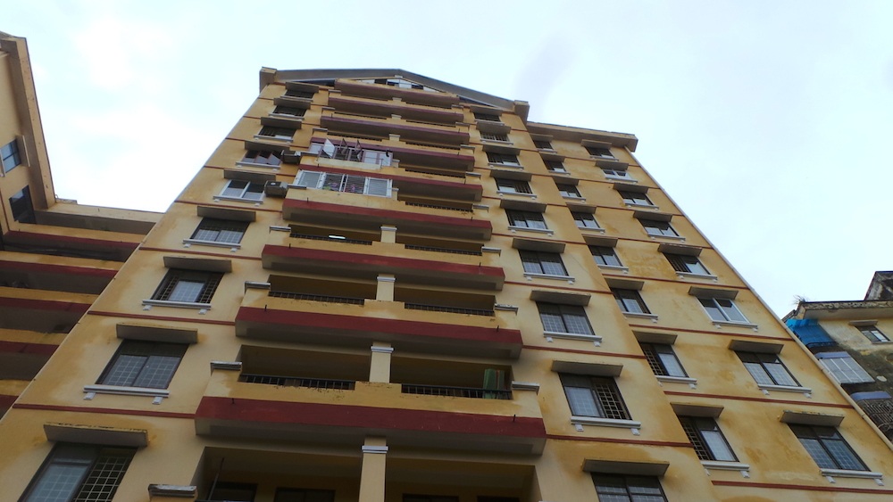 
Khu nhà CT1 khu đô thị Định Công, nơi những người dân phải di dời sau khi sự cố sập nhà.
