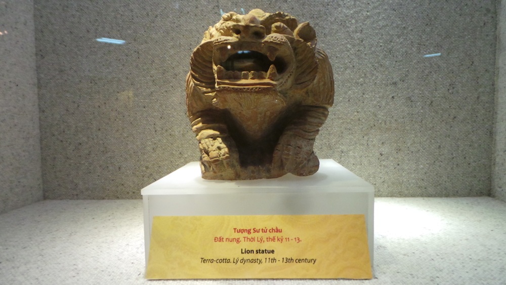 
Tượng sư tử chầu bằng đất nung từ thời Lý, niên đại từ thế kỷ 11 - 13
