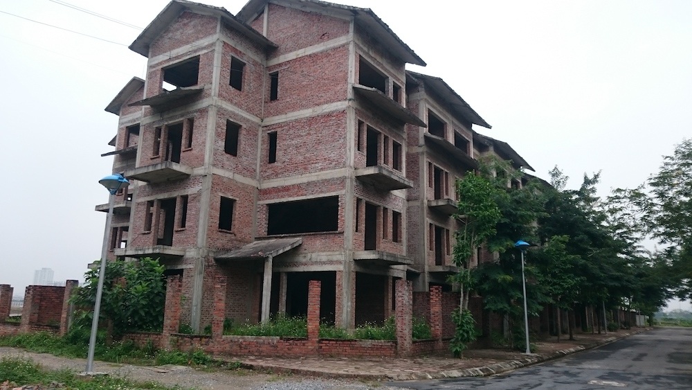Hàng trăm biệt thự tiền tỉ bỏ hoang, cỏ dại ngập đầu - 4