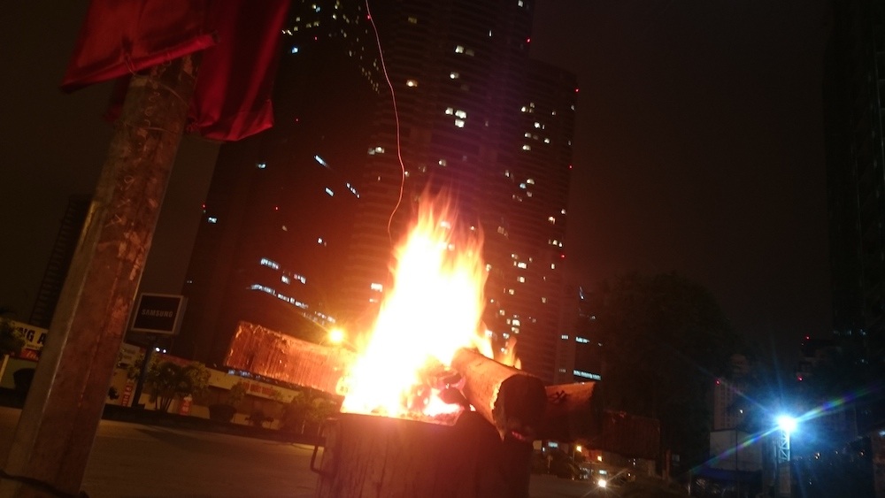 Hà Nội: Người vô gia cư run rẩy chống chọi với cái rét thấu xương - 13