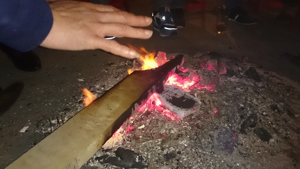 Hà Nội: Người vô gia cư run rẩy chống chọi với cái rét thấu xương - 12