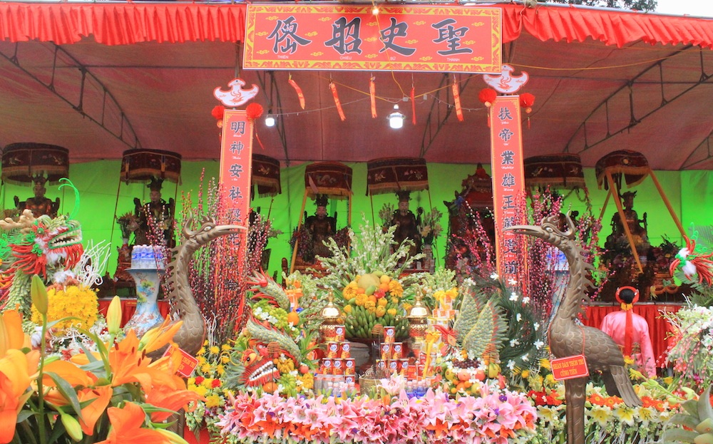 
Đình làng của hai xã Thượng Lâm và Đồng Tâm cùng thờ nhị vị Thánh Cao Sơn Đại Vương và Quý Minh Đại Vương. Đây là lý do hai xã cùng tổ chức hội làng truyền thống.
