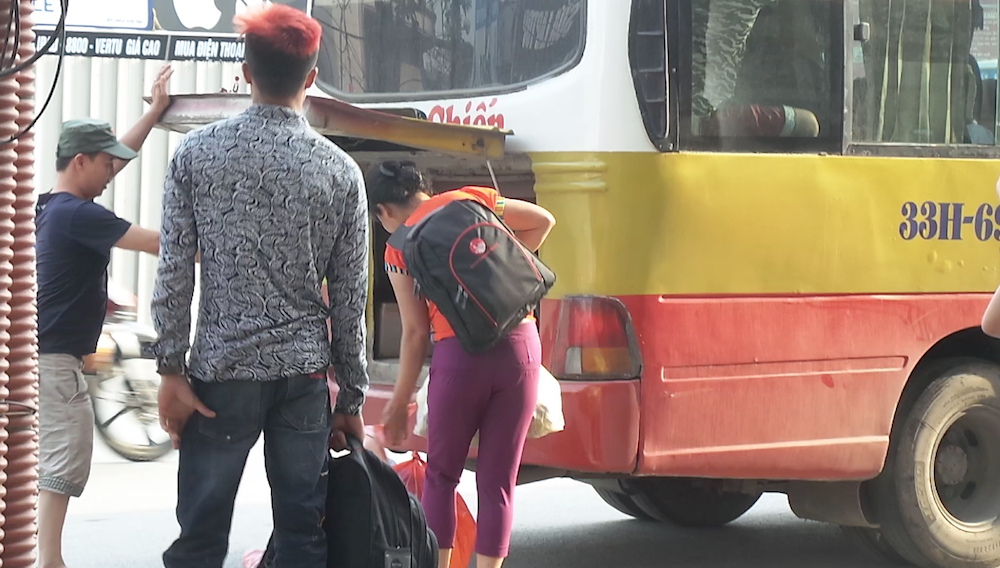 Hà Nội: Người dân "kêu trời" vì điểm đặt xe bus quá bất cập - 6 Hà Nội: Người dân "kêu trời" vì điểm đặt xe bus quá bất cập - 6