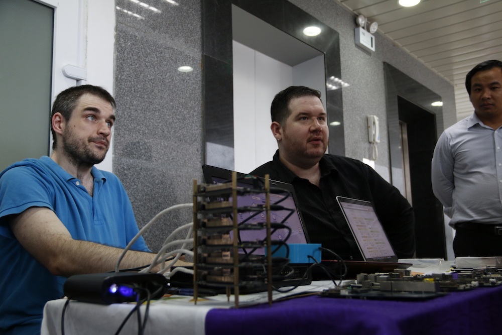 Trong buổi khai trương cũng có một sản phẩm về internet của người nước ngoài.