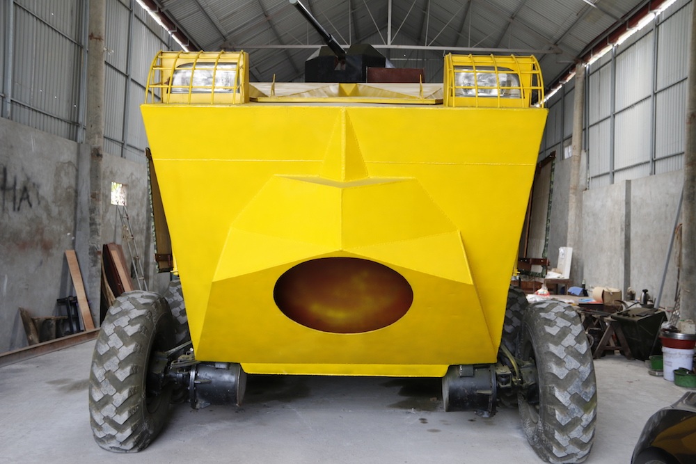 Phần đầu của chiếc xe bọc thép.