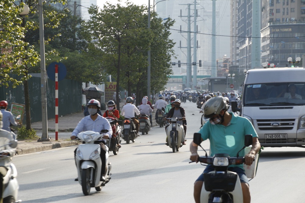 Hà Nội: Xe máy ồ ạt đi ngược chiều vì lười qua điểm quay đầu - 6