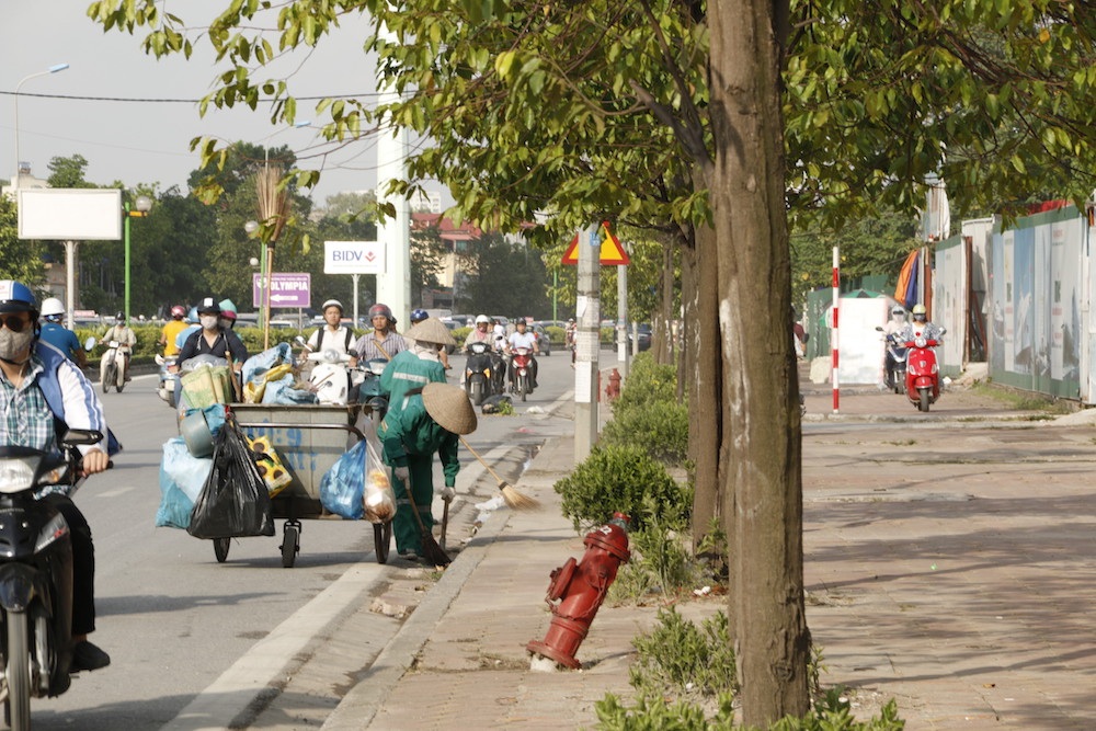 Hà Nội: Xe máy ồ ạt đi ngược chiều vì lười qua điểm quay đầu - 7