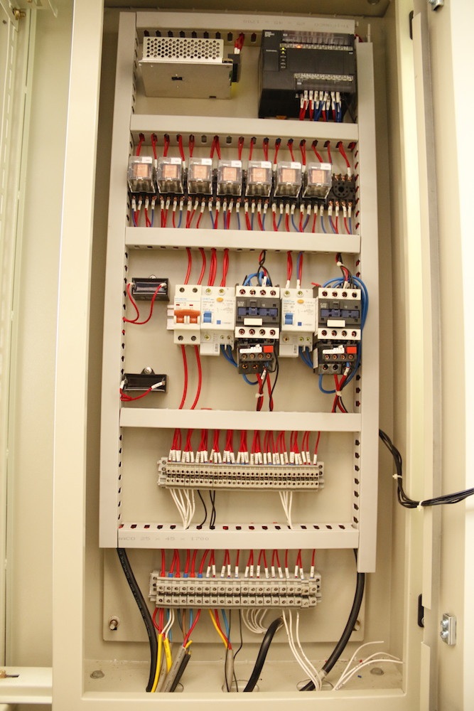 
Bảng điều khiển của chiếc máy được lắp ngay phía sau.
