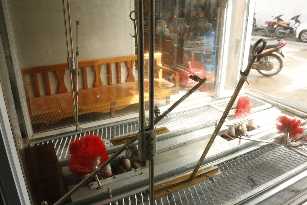 Động cơ được dùng trong máy rửa xe tự động chủ yếu là nhập khẩu từ nước ngoài sau đó lắp ráp thành một chiếc máy hoàn chỉnh.