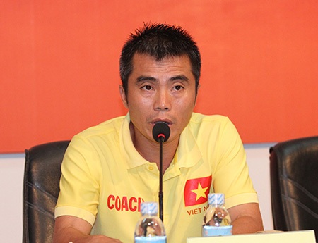 HLV Phạm Minh Đức (U21 Việt Nam) tuyên bố sẽ chơi cống hiến khi đối đầu với HA Gia Lai (ảnh: Trọng Vũ)