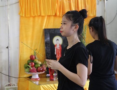 Làng võ Việt tiếc thương Hoàng Hà Giang - 1
Cô gái vàng của làng võ hiện nay Châu Tuyết Vân đến viếng người đồng đội năm nào
