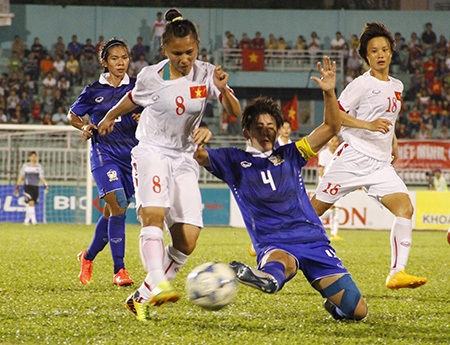 Đội tuyển bóng đá nữ dần tuột lại phía sau người Thái