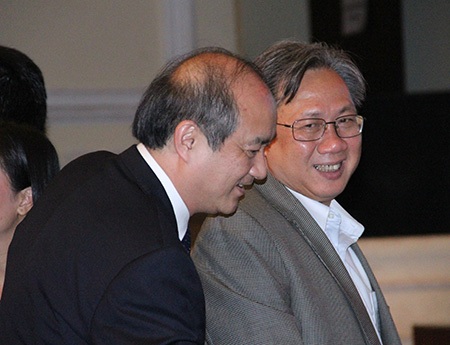 Tổng cục trưởng Tổng cục TDTT Vương Bích Thắng (trái) cũng đến tham dự đêm Gala