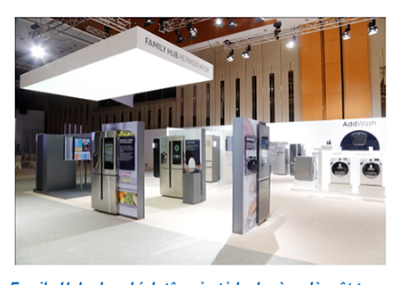 Trải nghiệm nhà bếp của tương lai tại SEA Forum 2016 - 1 Family Hub như chính tên của tủ lạnh này – là một trung tâm kết nối của gia đình.