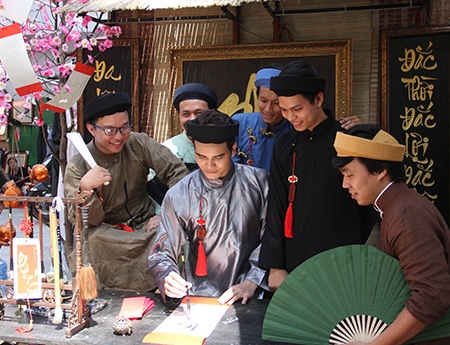 Dạo “Phố ông đồ” Sài Gòn, tìm về Tết Việt xưa - 1