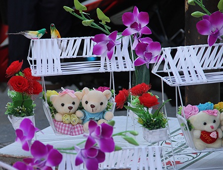 một số vật phẩm dễ thương khác cũng được bày bán...