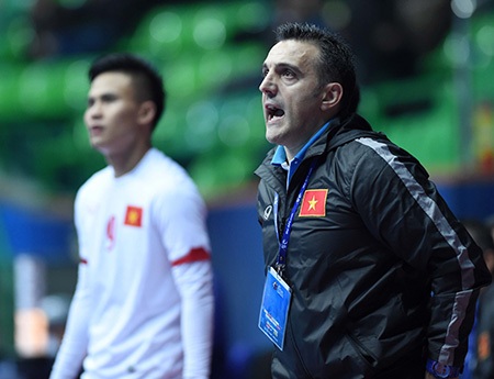 HLV Bruno Garcia đọc ra cách khắc chế Iran - 1 HLV Bruno Garcia chưa muốn đội tuyển futsal Việt Nam dừng chân ở bán kết (ảnh: Quang Thắng)