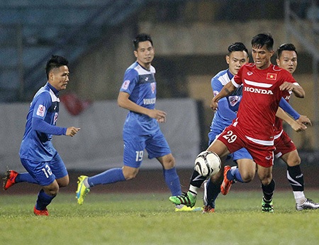 Công Vinh lập hattrick, đội tuyển Việt Nam thắng đậm Than Quảng Ninh - 2 ... đội tuyển Việt Nam đánh bại Than Quảng Ninh (ảnh: Gia Hưng)
