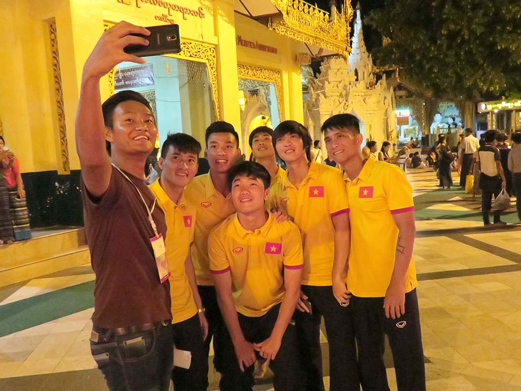Ngày thư giãn của các cầu thủ Việt Nam trên đất Myanmar - 5 Ngày thư giãn của các cầu thủ Việt Nam trên đất Myanmar - 5