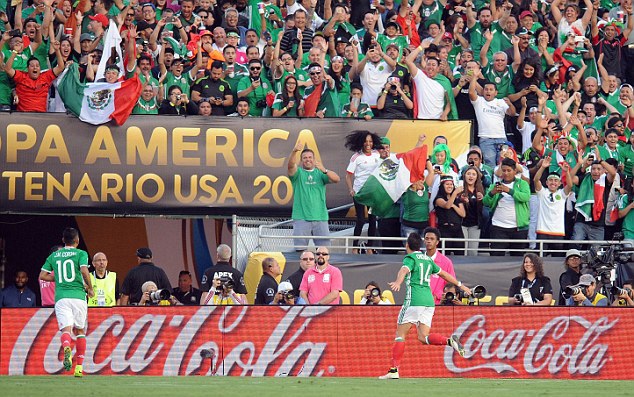 Vượt qua Jamaica, Mexico giành vé vào tứ kết - 3 Mexico đang rộng cửa vào vòng knock-out