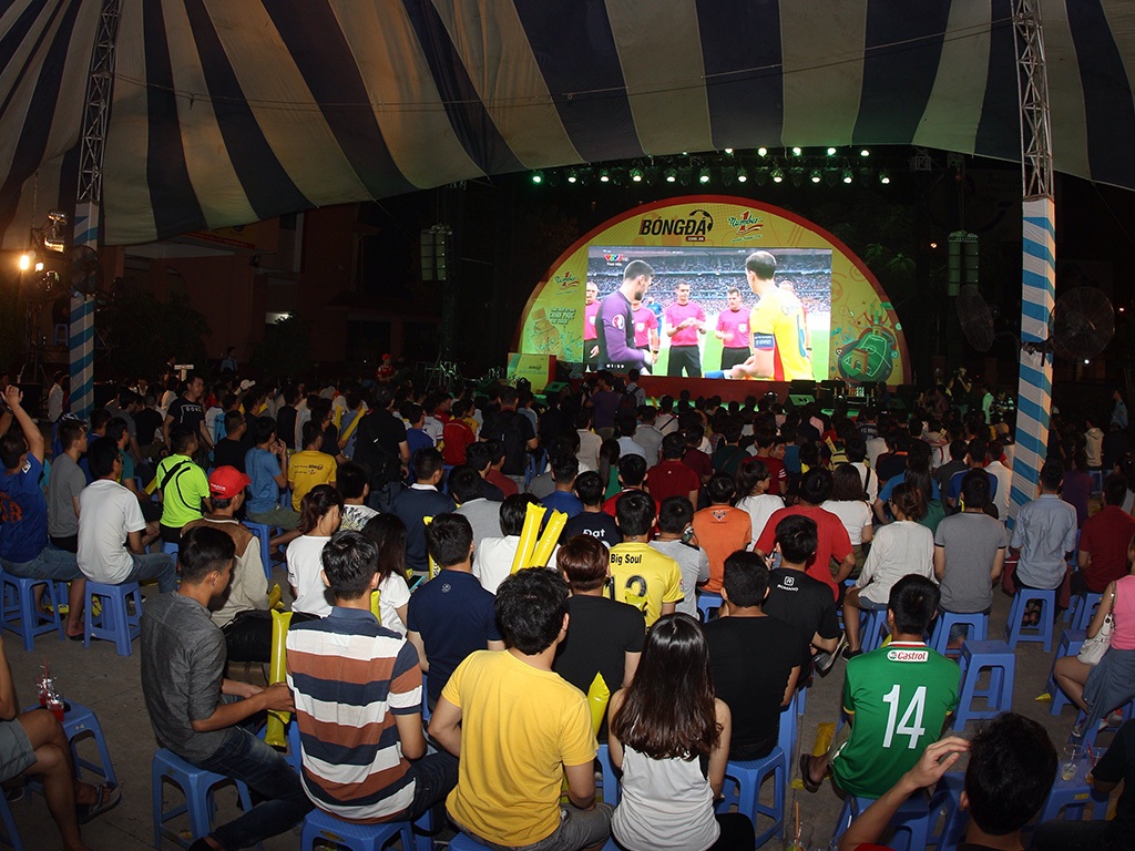 Nhà thi đấu Quân khu 7 trong đêm khai mạc 11/6 bố trí fanzone xem bóng đá ngoài trời cho người hâm mộ