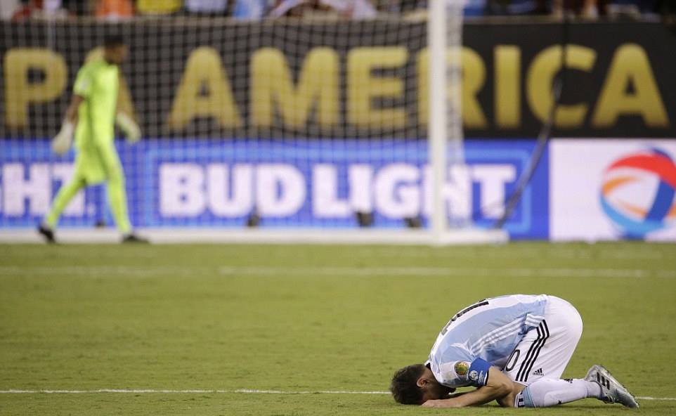 Kết cục cay đắng cho thế hệ vàng của Lionel Messi - 3 Hình ảnh tiêu biểu cho thất bại của thế hệ hiện có của bóng đá Argentina: Cúi đầu trước nghịch cảnh