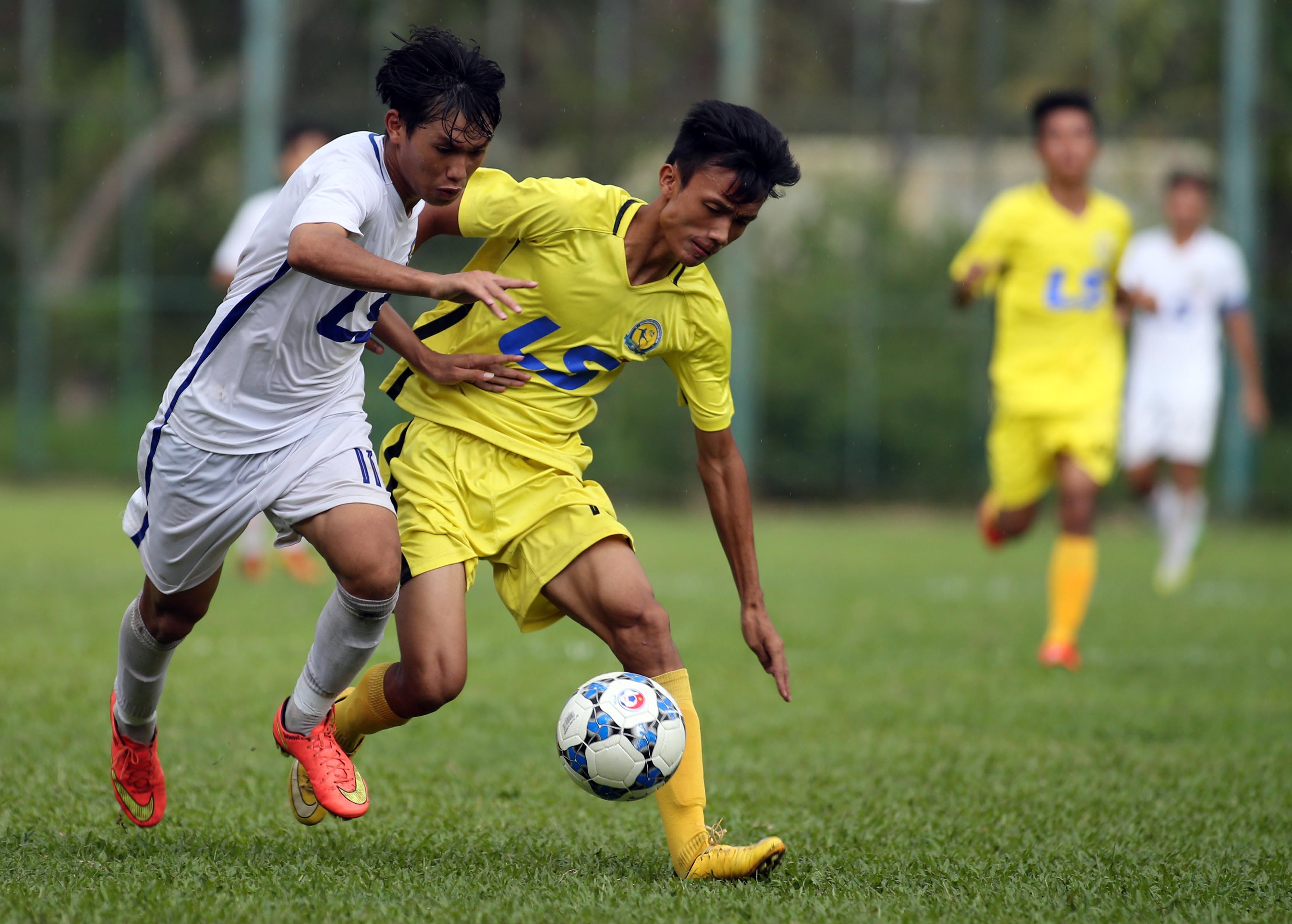 Hà Nội T&T vươn lên dẫn đầu bảng B giải U17 quốc gia 2016 - 1 Hà Nội T&T (áo vàng) tạm dẫn đầu bảng B sau lượt trận thứ 4 vòng bảng